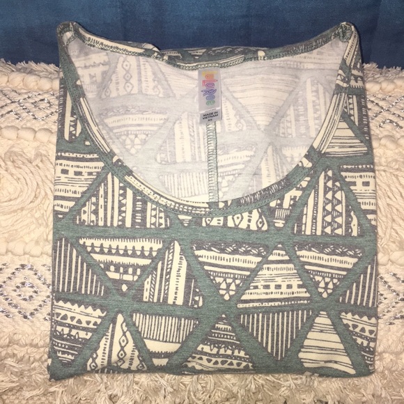 LuLaRoe Tops - 💥Price Firm💥GUC Lularoe XS Perfect T LuLaRoe Tops - 💥Price Firm💥GUC Lularoe XS Perfect T
